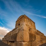 معماری درخور توجه مقبره کوروش
