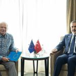 پیراهن مسئول سیاست خارجی اتحادیه اروپا با طرح معماری اسلامی