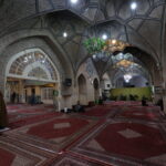 مسجدی با یک گلدسته، اما پایبند به معماری سنتی