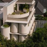 بازی انحناها در بتن: معماری فشرده آپارتمان های «ای بی سی» (+تصاویر)