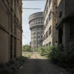 بقایای معماری «بروتالیستی» یک کارخانه الکل رهاشده (عکس)