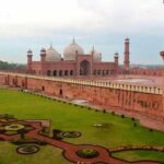 مسجد عالمگیری، دومین مسجد بزرگ پاکستان با شاهکار معماری ایرانی